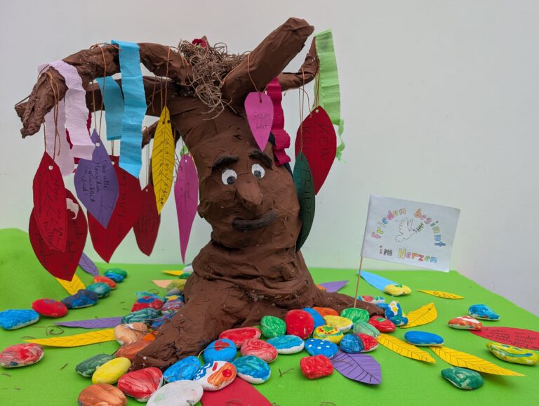 Friedensbaum – Blätter mit Wünschen